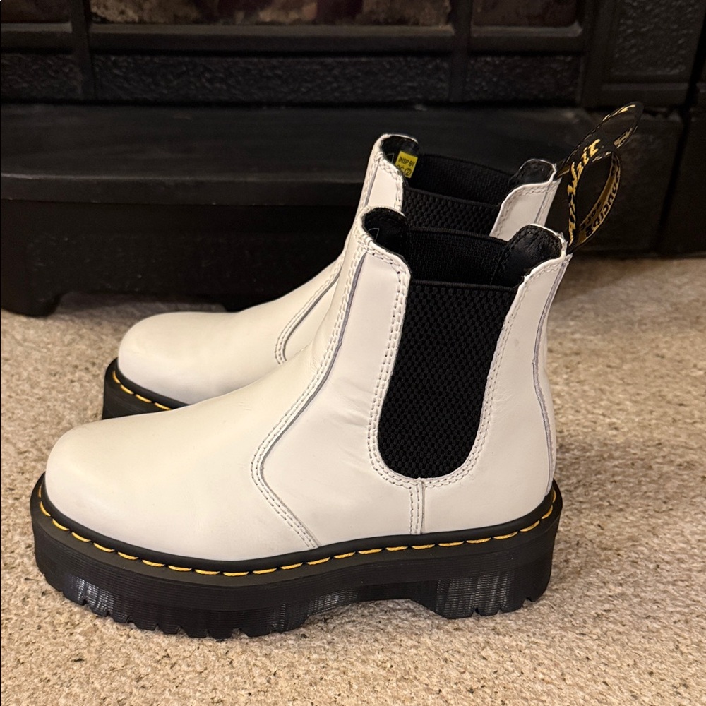 Dr. Martens White Ankle Boots with Black Soles Size EU 36 - Picture 2 of 6